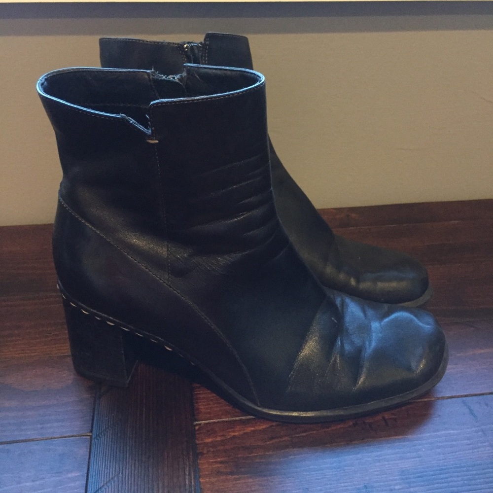 Women’s dress boot.
